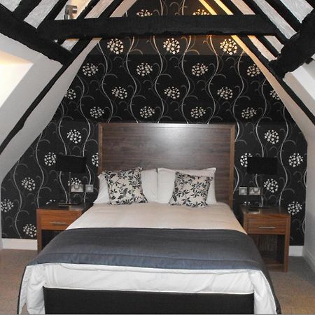 The Boleyn Hotel Стейнс Экстерьер фото