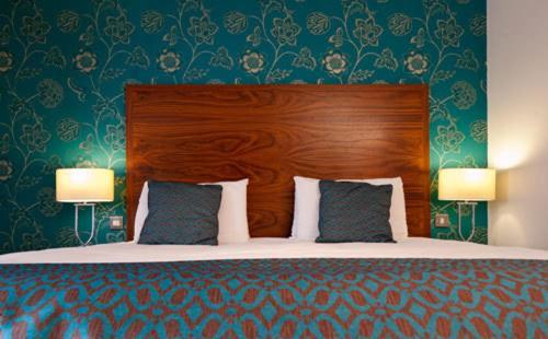 The Boleyn Hotel Стейнс Экстерьер фото