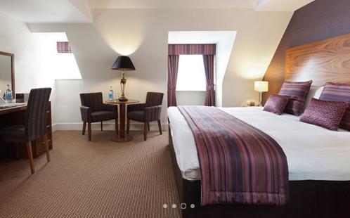 The Boleyn Hotel Стейнс Экстерьер фото